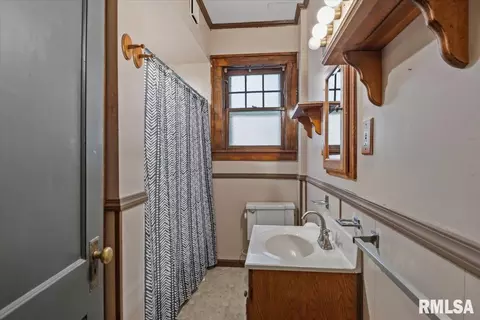 Bath - 1609 S 4th St, Springfield, IL 62703 photo 1 of 3