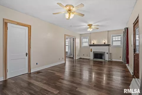 Living - 1609 S 4th St, Springfield, IL 62703 photo 1 of 4