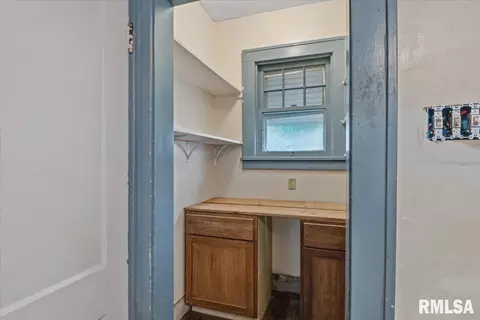 Entry Way - 1609 S 4th St, Springfield, IL 62703 photo 5 of 8