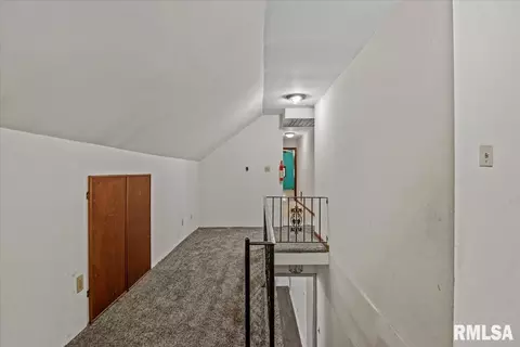 Entry Way - 1609 S 4th St, Springfield, IL 62703 photo 6 of 8