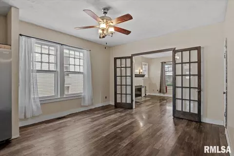 Living - 1609 S 4th St, Springfield, IL 62703 photo 4 of 4