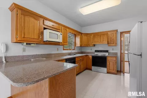 Kitchen - 2201 Checkerberry Ln, Springfield, IL 62711 photo 3 of 3