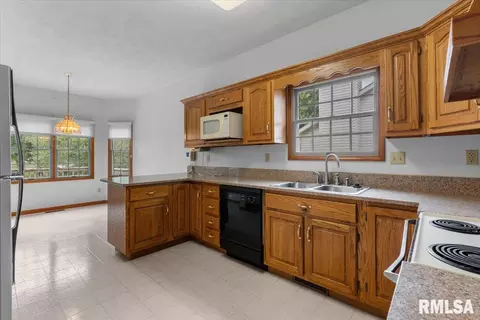 Kitchen - 2201 Checkerberry Ln, Springfield, IL 62711 photo 1 of 3