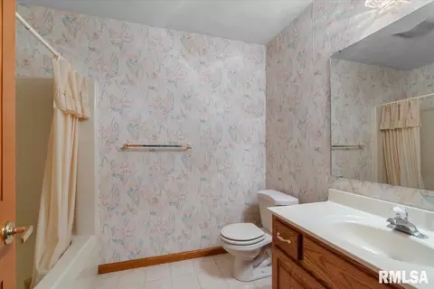 Bath - 2201 Checkerberry Ln, Springfield, IL 62711 photo 3 of 3