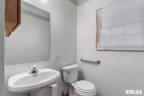 Bath - 2201 Checkerberry Ln, Springfield, IL 62711 photo 1 of 3