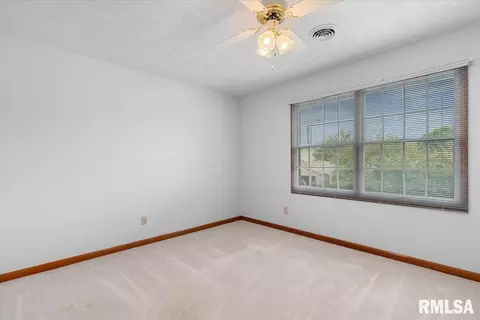 Bedroom - 2201 Checkerberry Ln, Springfield, IL 62711 photo 4 of 8