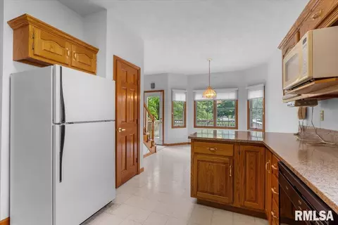 Kitchen - 2201 Checkerberry Ln, Springfield, IL 62711 photo 2 of 3