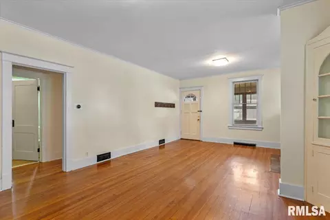 1101 N Walnut St, Springfield, IL 62702 photo 6