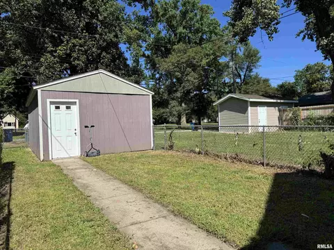 Exterior - 1131 N 5th St, Springfield, IL 62702 photo 4 of 7