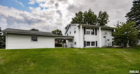 1206 8th Ave, Silvis, IL 61282