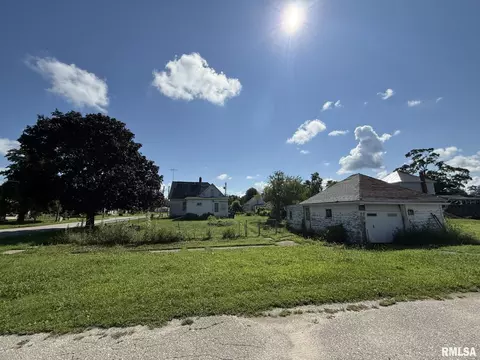 900 S 1st St, Monmouth, IL 61462
