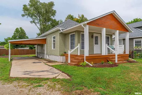 1428 Delavan St, Lincoln, IL 62656