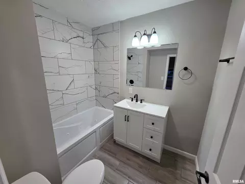 Bath - 3357 S 3rd St, Springfield, IL 62703 photo 1 of 4