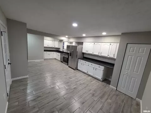 Kitchen - 3357 S 3rd St, Springfield, IL 62703 photo 2 of 2
