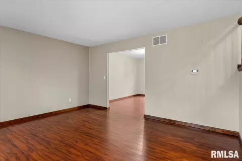 Living - 4517 Santa Clara Dr, Springfield, IL 62711 photo 1 of 4