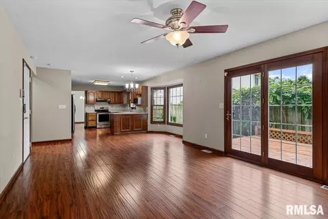 Living - 4517 Santa Clara Dr, Springfield, IL 62711 photo 4 of 4