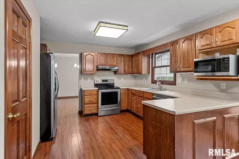Kitchen - 4517 Santa Clara Dr, Springfield, IL 62711 photo 1 of 2
