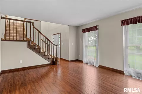 Living - 4517 Santa Clara Dr, Springfield, IL 62711 photo 2 of 4