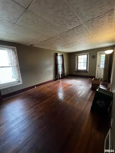 Living - 2824 S 16th St, Springfield, IL 62703 photo 3 of 3