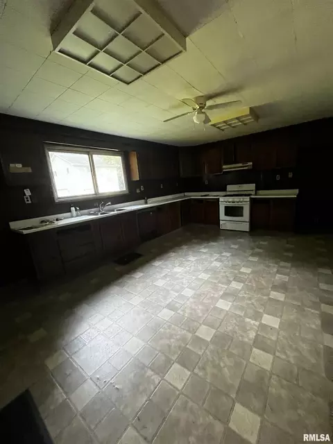 Kitchen - 2824 S 16th St, Springfield, IL 62703 photo 1 of 3