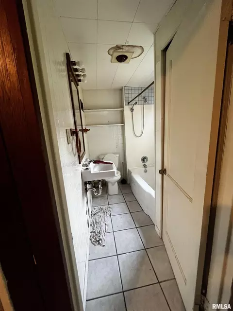 Bath - 2824 S 16th St, Springfield, IL 62703 photo 1 of 2