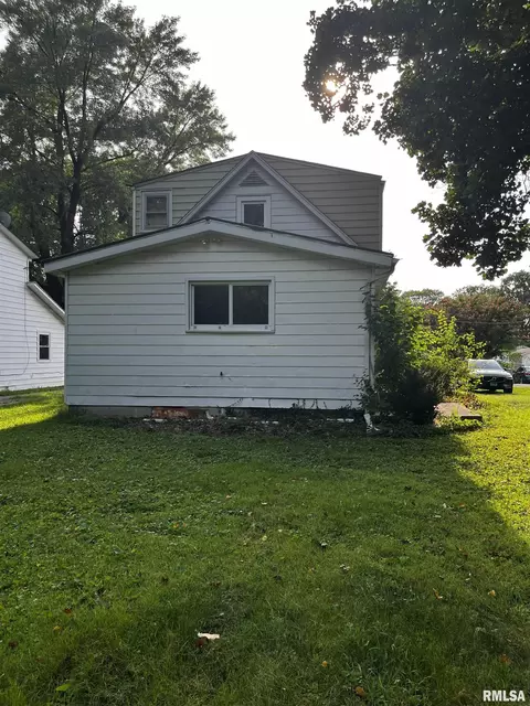 Exterior - 2824 S 16th St, Springfield, IL 62703 photo 3 of 6