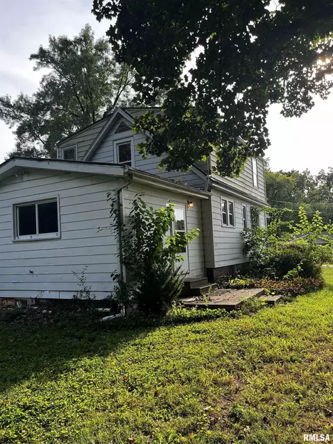 Exterior - 2824 S 16th St, Springfield, IL 62703 photo 2 of 6