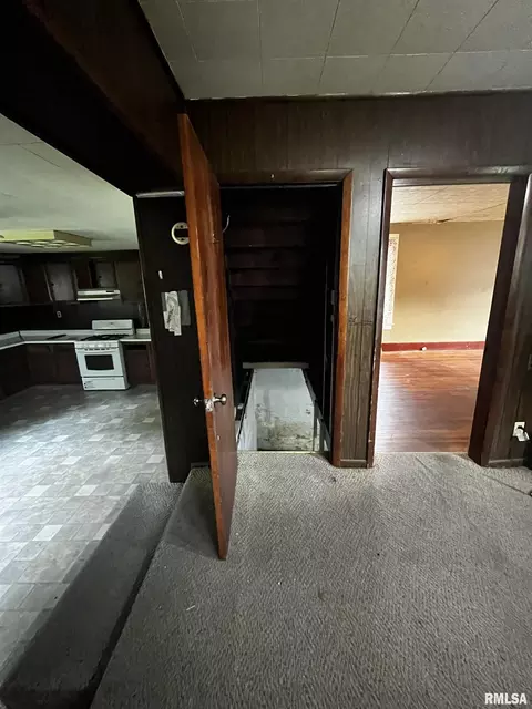 Entry Way - 2824 S 16th St, Springfield, IL 62703 photo 3 of 3