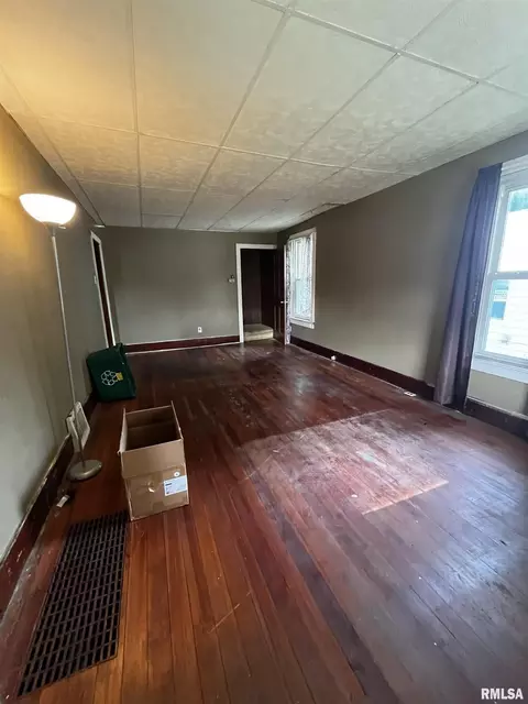 Living - 2824 S 16th St, Springfield, IL 62703 photo 1 of 3