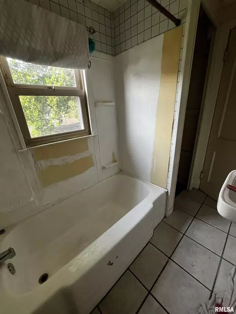 Bath - 2824 S 16th St, Springfield, IL 62703 photo 2 of 2