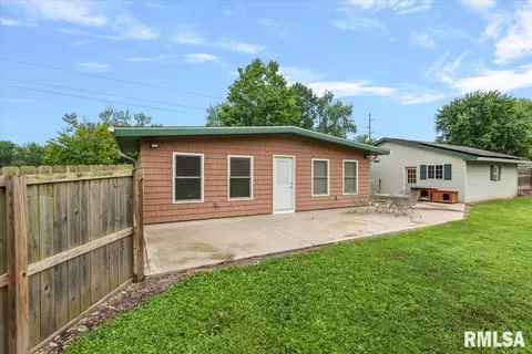 Exterior - 220 N Koke Mill Rd, Springfield, IL 62711 photo 3 of 8
