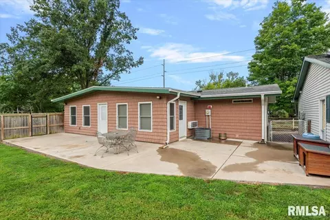 Exterior - 220 N Koke Mill Rd, Springfield, IL 62711 photo 6 of 8