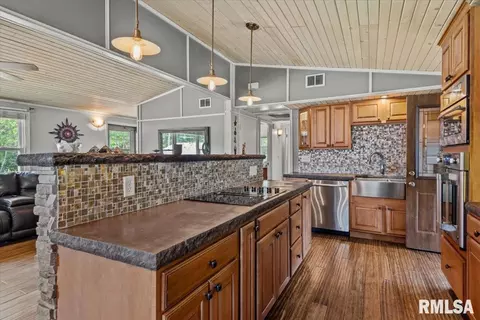 Kitchen - 220 N Koke Mill Rd, Springfield, IL 62711 photo 2 of 5