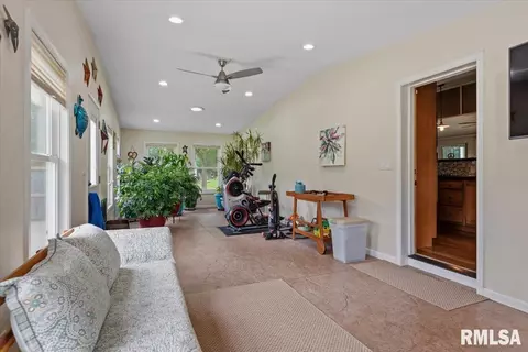Entry Way - 220 N Koke Mill Rd, Springfield, IL 62711 photo 2 of 10