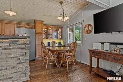 Dining - 220 N Koke Mill Rd, Springfield, IL 62711 photo 1 of 1