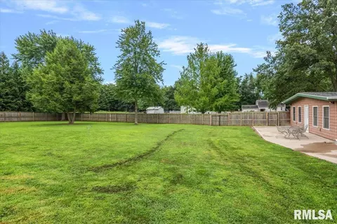 Exterior - 220 N Koke Mill Rd, Springfield, IL 62711 photo 7 of 8