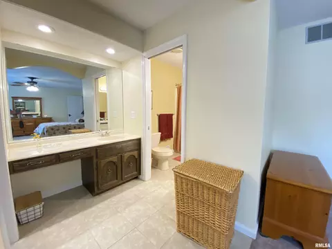 Bath - 106 White Pine Dr, Springfield, IL 62707 photo 2 of 3