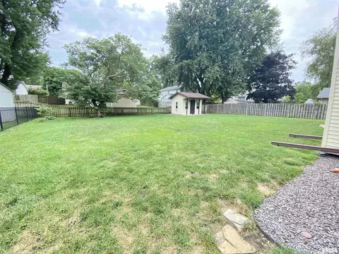 Exterior - 106 White Pine Dr, Springfield, IL 62707 photo 5 of 8