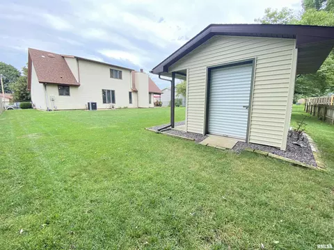 Exterior - 106 White Pine Dr, Springfield, IL 62707 photo 7 of 8