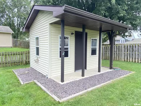 Exterior - 106 White Pine Dr, Springfield, IL 62707 photo 6 of 8