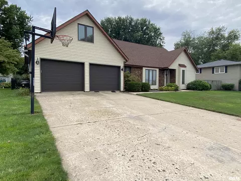 Exterior - 106 White Pine Dr, Springfield, IL 62707 photo 2 of 8