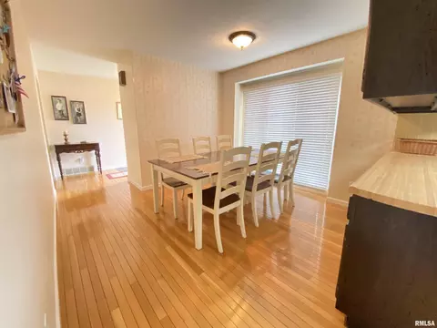 Dining - 106 White Pine Dr, Springfield, IL 62707 photo 2 of 2
