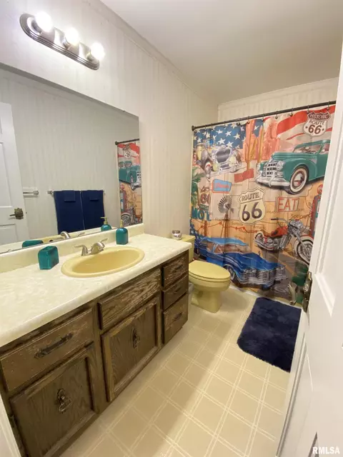 Bath - 106 White Pine Dr, Springfield, IL 62707 photo 1 of 3