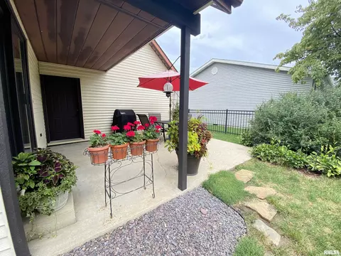 Exterior - 106 White Pine Dr, Springfield, IL 62707 photo 4 of 8