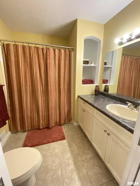 Bath - 106 White Pine Dr, Springfield, IL 62707 photo 3 of 3