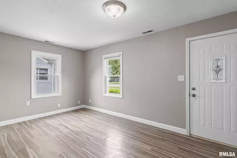 Living - 1709 N 20th St, Springfield, IL 62702 photo 1 of 2