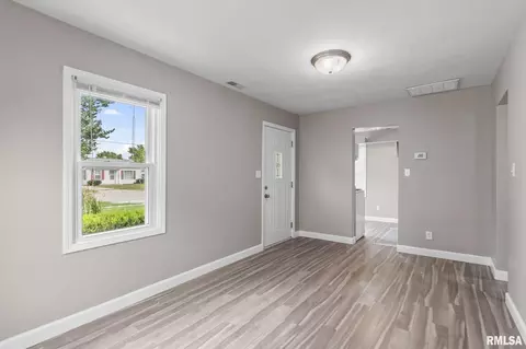 Living - 1709 N 20th St, Springfield, IL 62702 photo 2 of 2