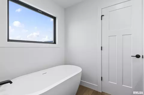Bath - 1704 Ambleside Dr, Springfield, IL 62711 photo 3 of 5