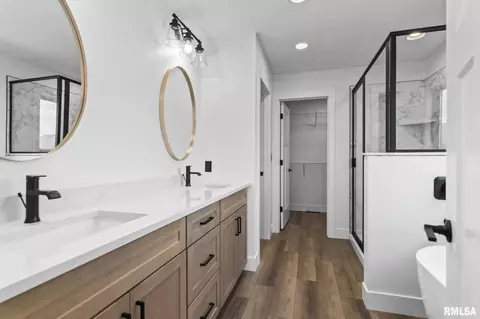 Bath - 1704 Ambleside Dr, Springfield, IL 62711 photo 2 of 5