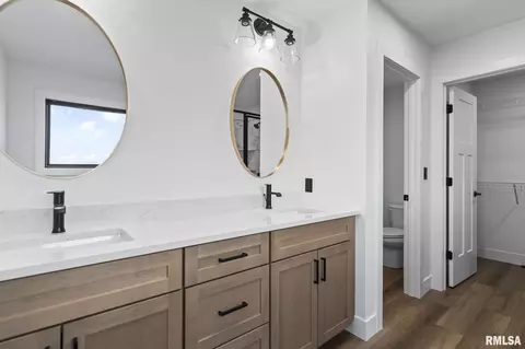 Bath - 1704 Ambleside Dr, Springfield, IL 62711 photo 1 of 5